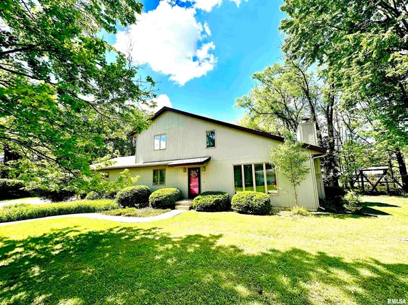 7 Lakewood Dr, Centralia, IL 62801