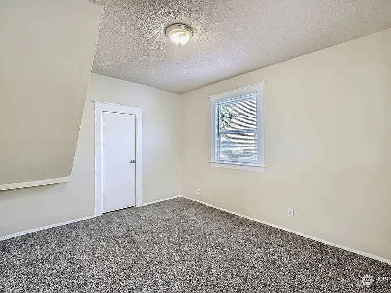 6838 S Park Ave — Photo 10
