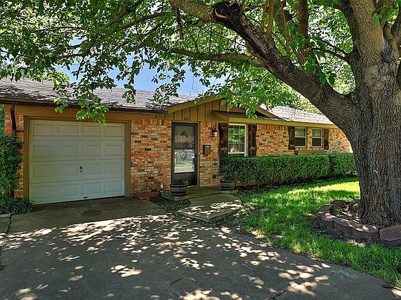 3rd image of 621 Patricia Dr