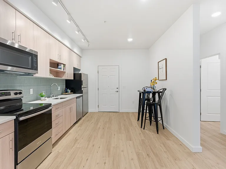 District Lofts at Garland — Photo 6