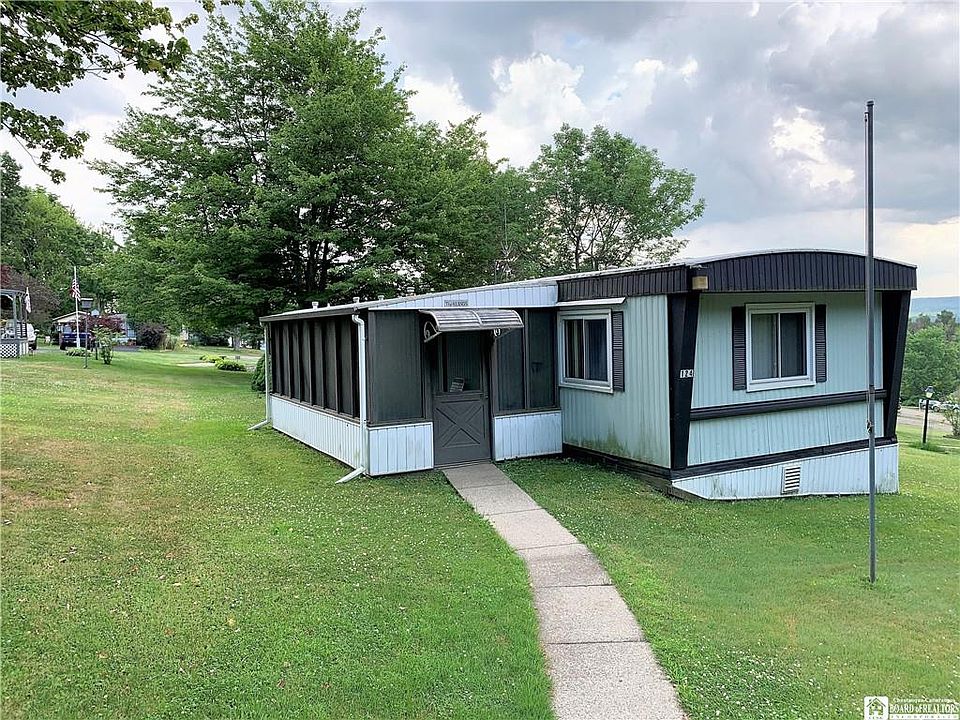 1st image of 124 Greenhurst Village Dr