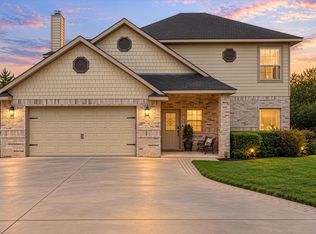 1004 W Apache Trl, Granbury, TX 76048