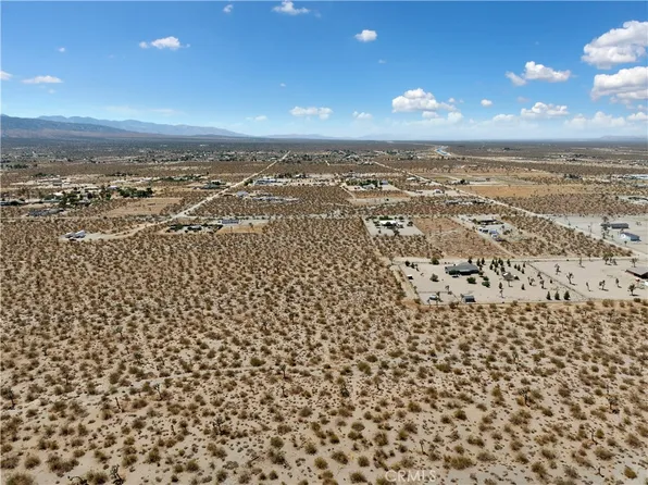 2 Wintergreen Rd, Pinon Hills, CA 92372