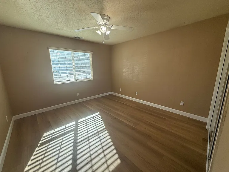 13425 Spring Valley Pkwy — Photo 27