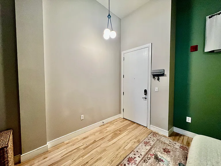 2441 N Broadway #102 — Photo 22
