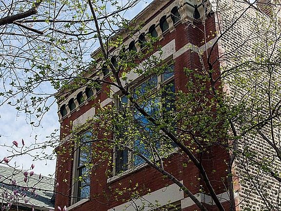 2nd image of 1309 N Hoyne Ave