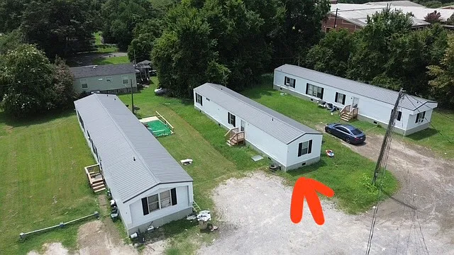 3 bed, 1200 sqft, $830 — Photo 1