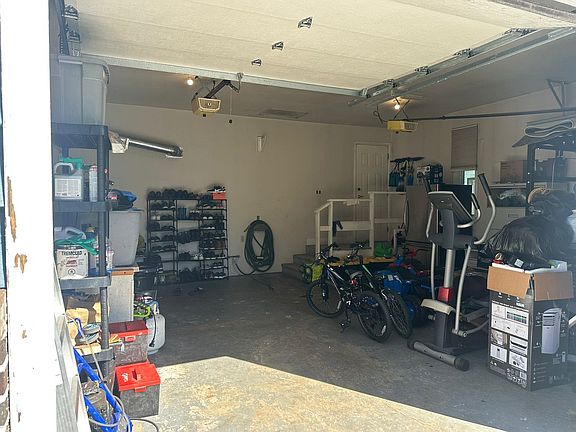 4th image of 3752 Harwood Cres