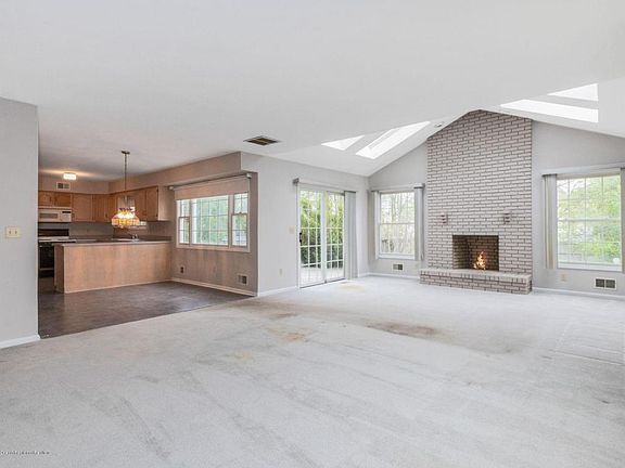 4th image of 181 Lilac Dr