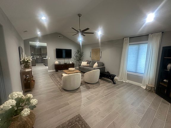 4th image of 306 Forest St