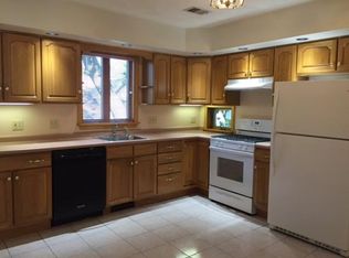 100 Crescent St #2, Auburndale, MA 02466