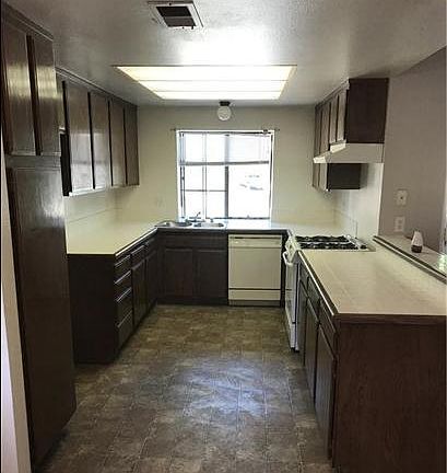 3rd image of 21784 Laurelrim Dr Unit B