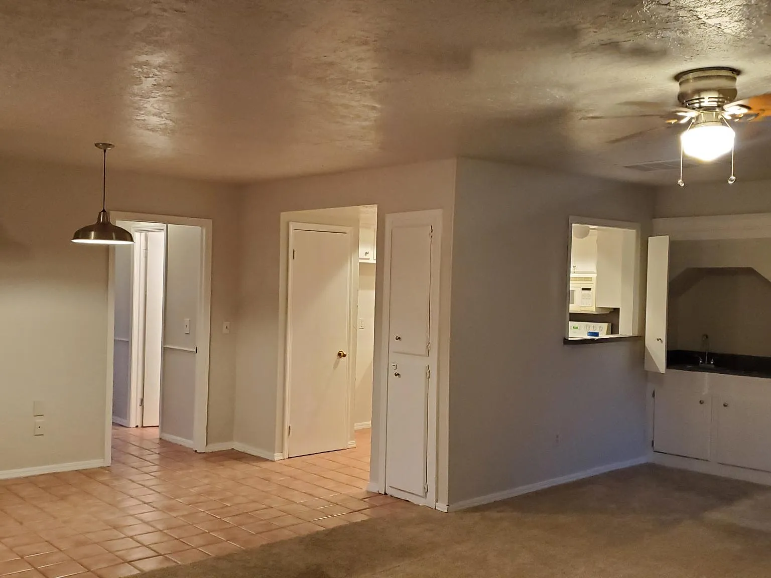 512 N Davis Ave — Photo 1