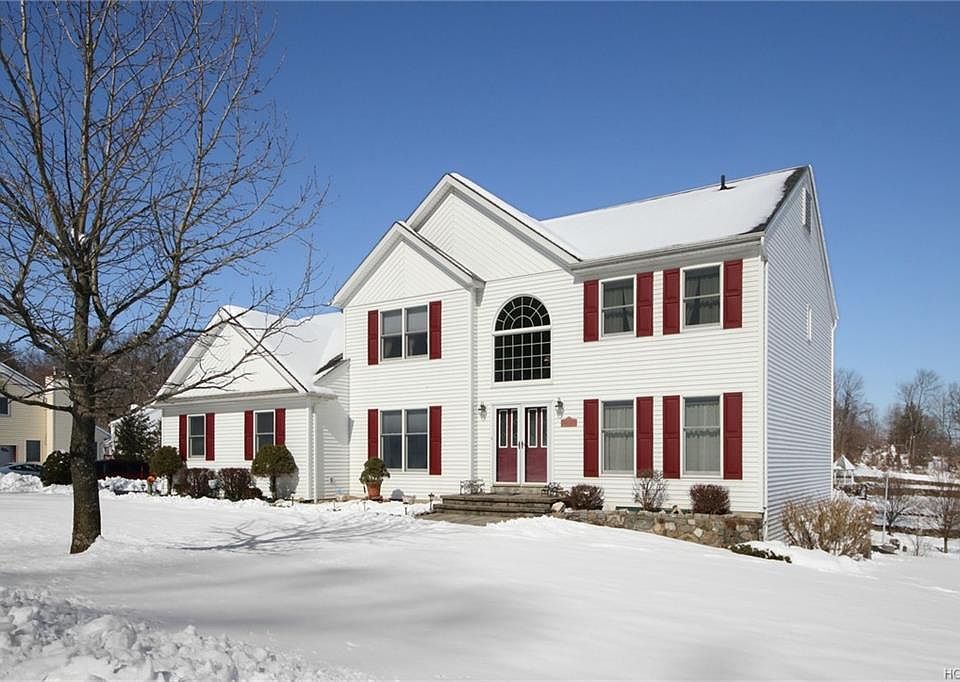 1st image of 32 Oakley Blvd