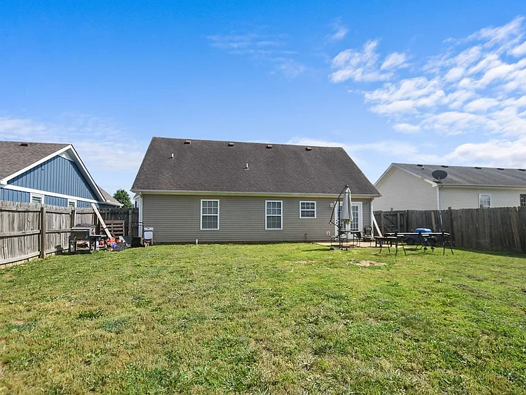 529 Oakmont Dr — Photo 16