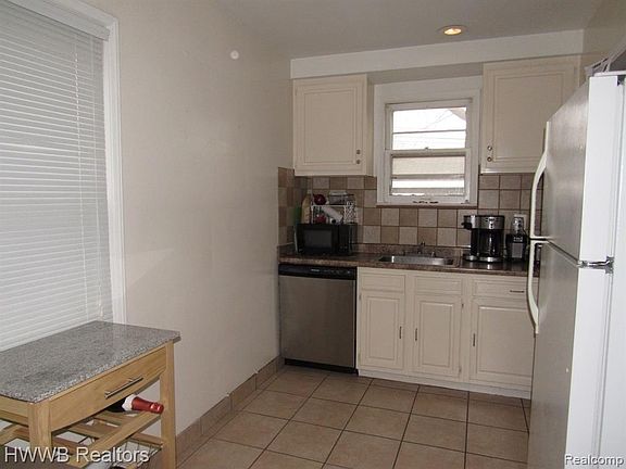 4th image of 3644 Thomas Ave