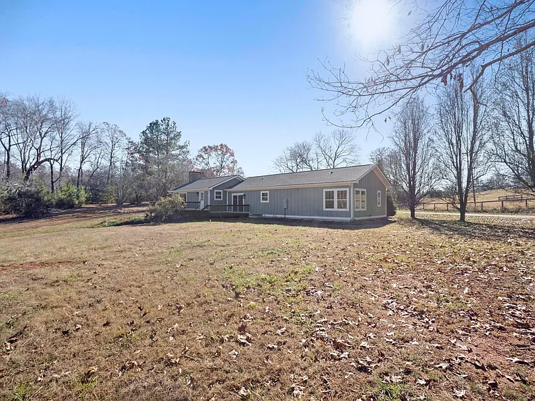 100 Gilbert Rd — Photo 35