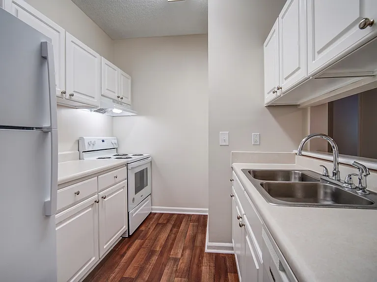 Bristol Park Apartment Homes — Photo 28