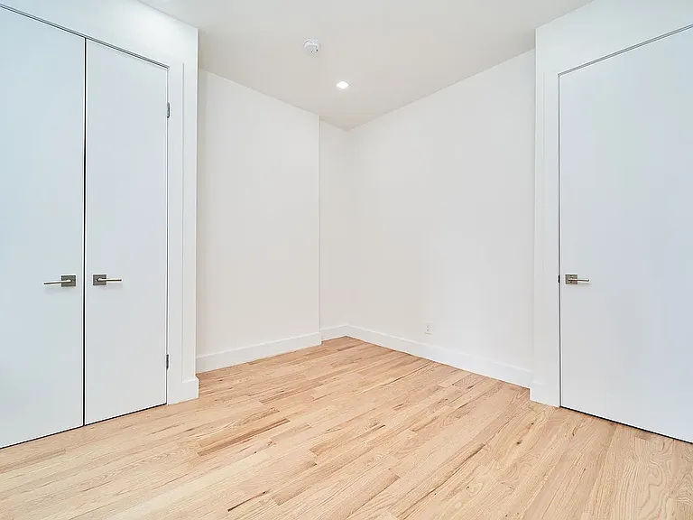 501 1/2 W 43rd St #3W — Photo 10