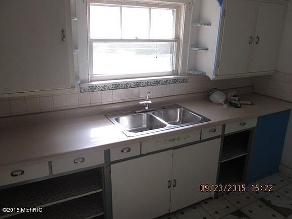 4th image of 3331 Delano St