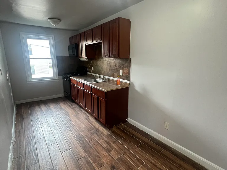 Chancellor Ave — Photo 2