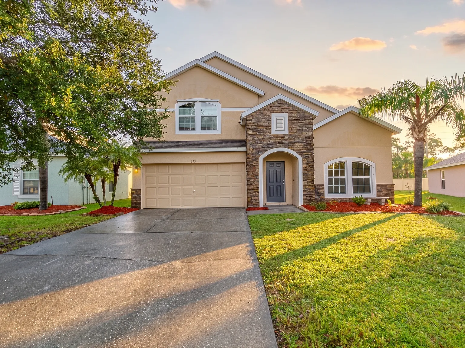 4 bed, 2.5 bath, 2400 sqft, $2,400 — Photo 1