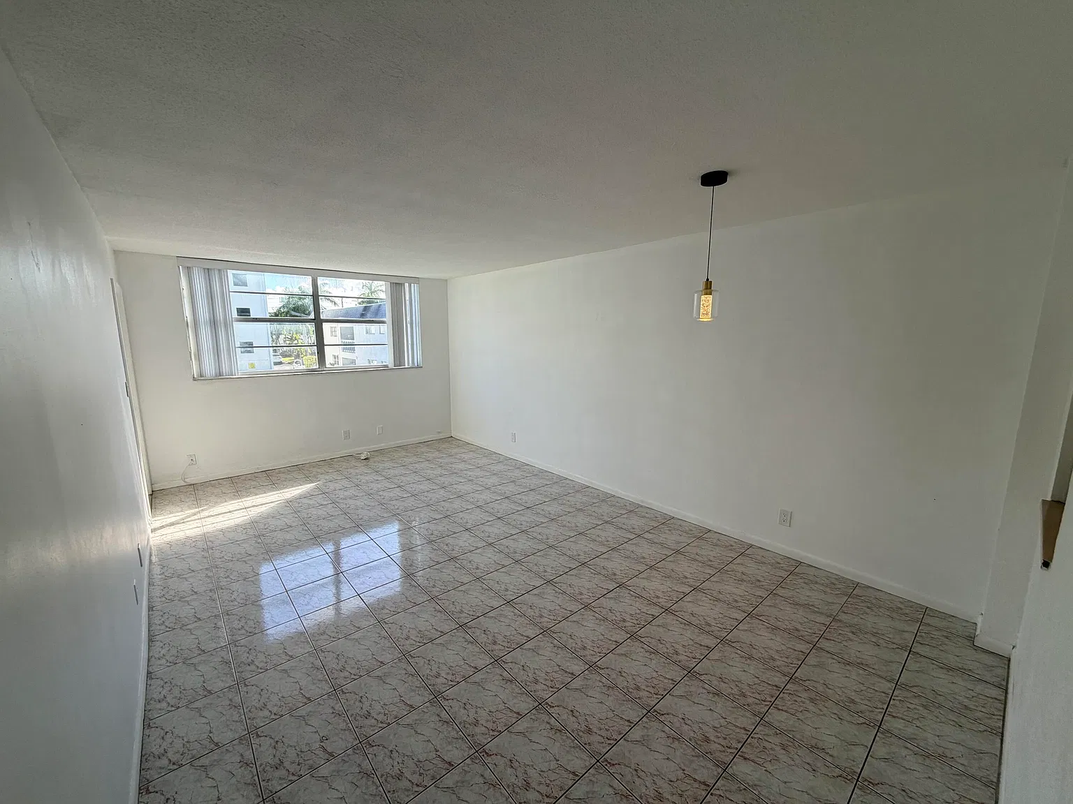 1 bed, 1.0 bath, 775 sqft, $1,550 — Photo 2