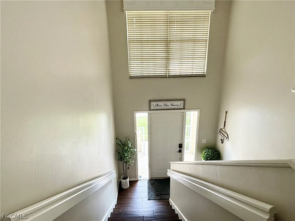 3 bed, 2.0 bath, 1800 sqft, $8,500 — Photo 3