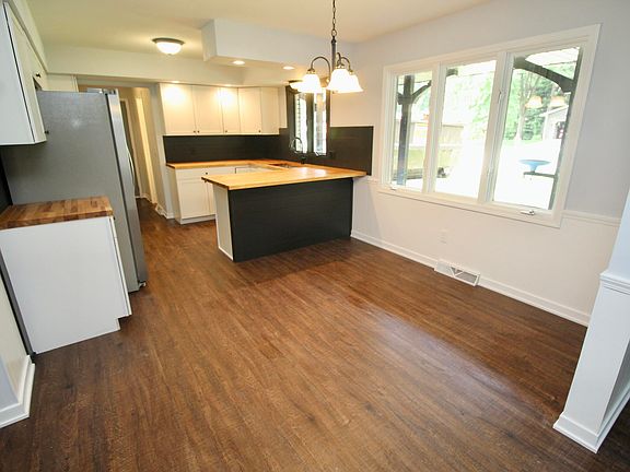 4th image of 136 Ann St