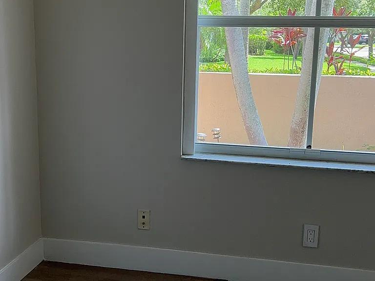 1547 Zenith Way — Photo 10