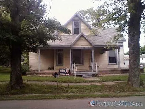 106 W Main St photo 1