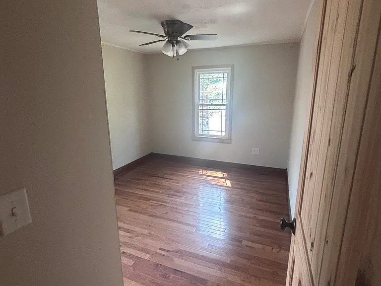 213 E Farmer St — Photo 11