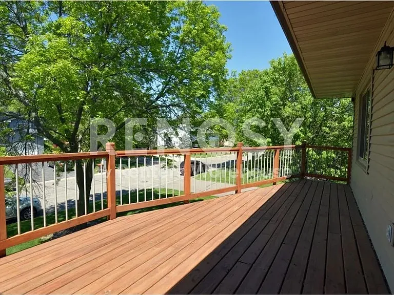 2323 Amberwood Dr — Photo 16