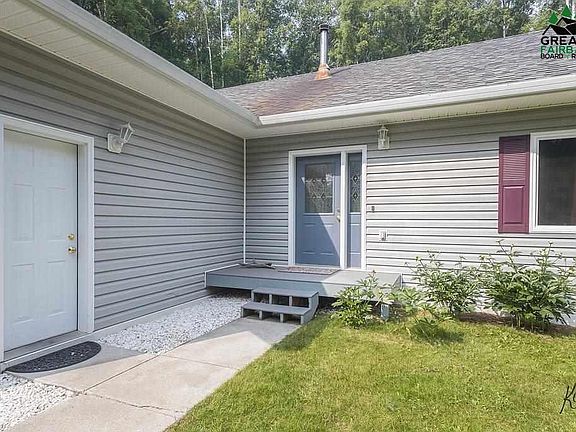 3rd image of 685 Hobbit Hill Dr