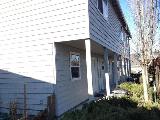 824 Bennett Ave #C — Photo 19