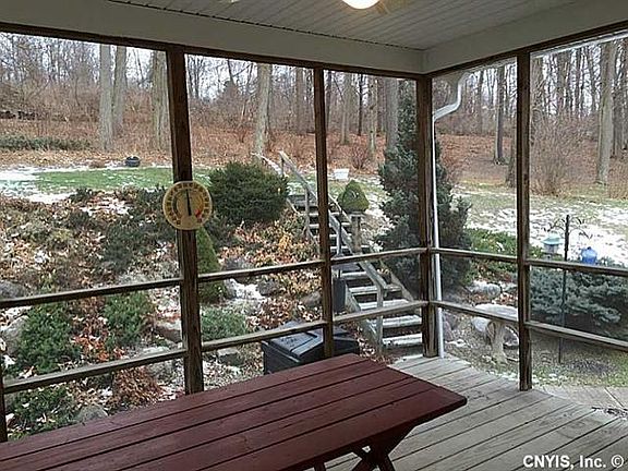 5th image of 33 Kinderwood Dr