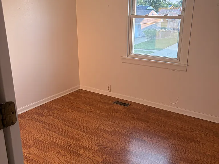 347 Hale Ave — Photo 4