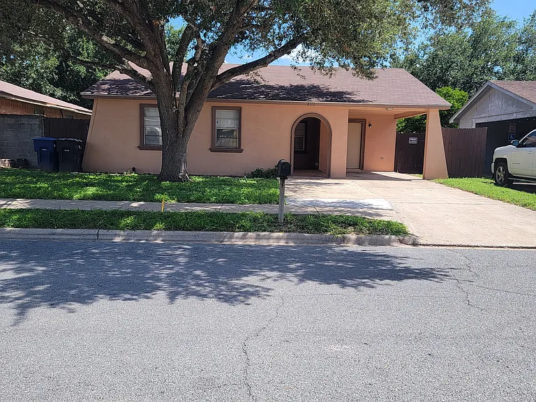 2113 Hawk Ave — Photo 1