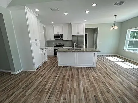 4 bed, 1800 sqft, $2,200 — Photo 4