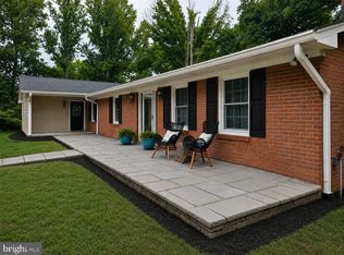 5290 Hillside Dr, Warrenton, VA 20187