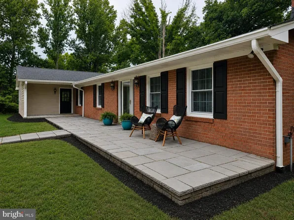 5290 Hillside Dr, Warrenton, VA 20187