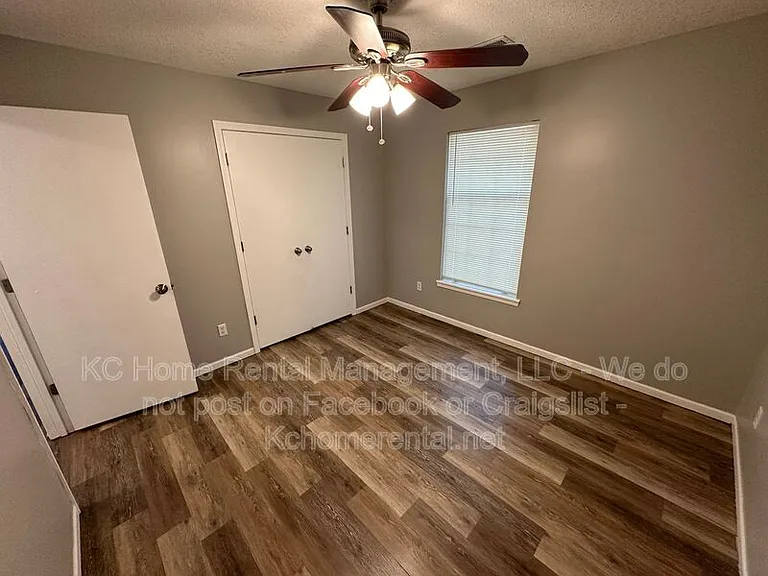 211 NW Barr Rd #C — Photo 16