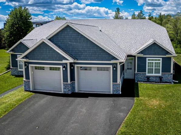 4 White Rd, East Hants, NS B2T 1L4