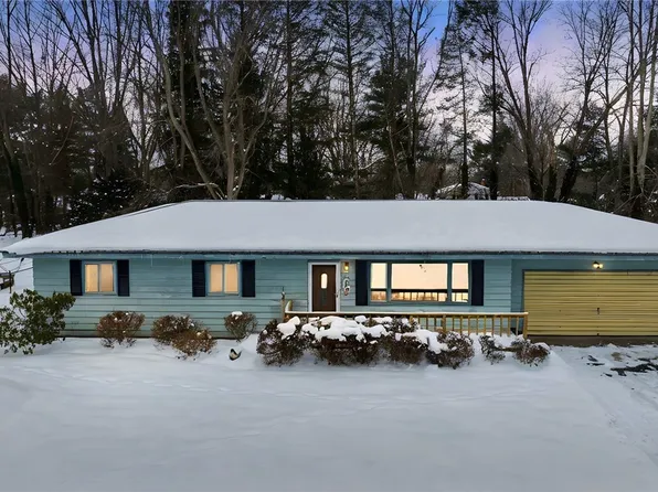 943 N Lake St, Madison, OH 44057