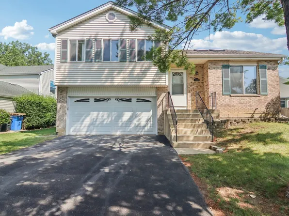 2448 Carlton Dr, Woodridge, IL 60517