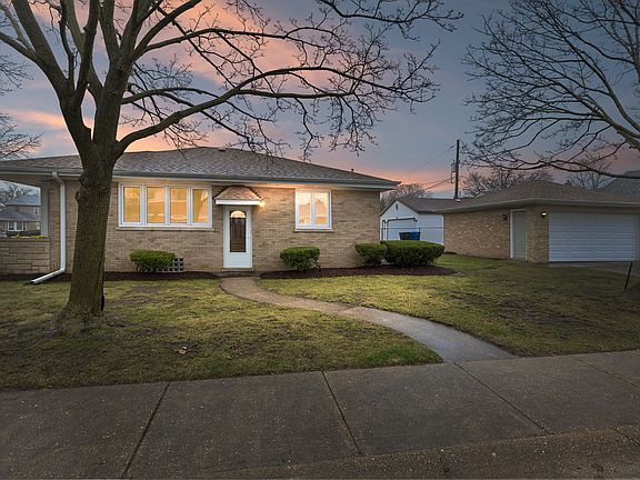 2nd image of 7636 W Rosedale Ave