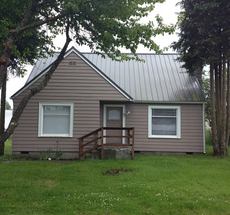 1st image of 108 Railroad SE