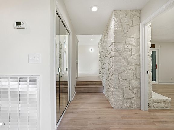 5th image of 420 Heatherview Ct