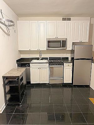 4th image of 240 W 72nd St APT 1B