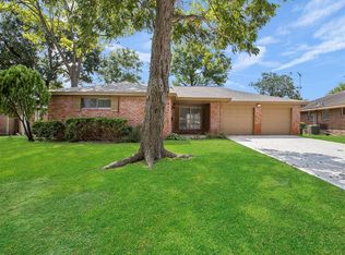 803 Brentwood Dr, Baytown, TX 77520